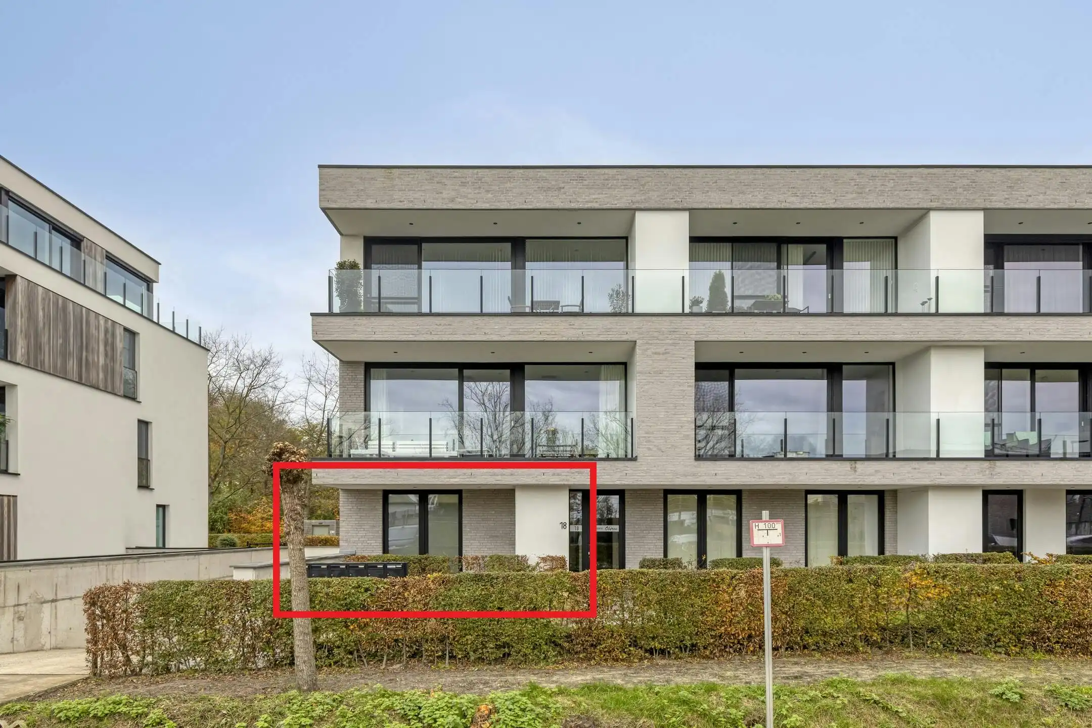 Gelijkvloers appartement met 2 slaapkamers te koop in Eeklo foto {{pictureIndex}}