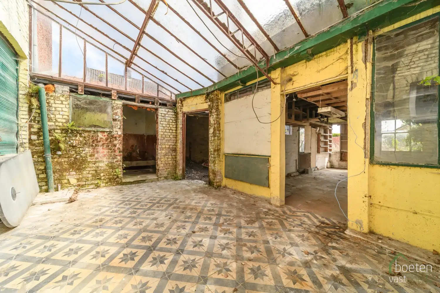 BEVEREN AAN DE IJZER: Renovatieproject en/of (deels) te slopen woonhuis met zuidgerichte tuin op 279m² grondopp. foto 7