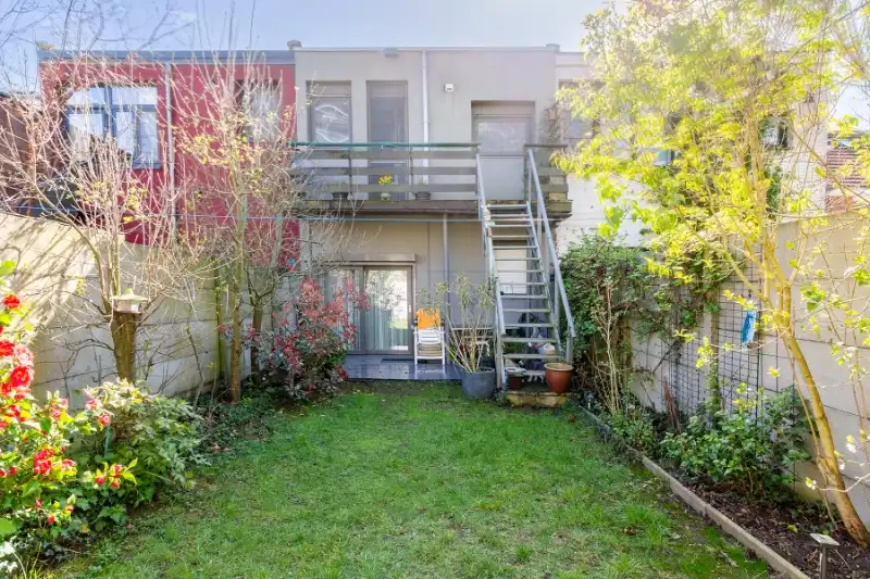 Uiterst ruime woning, veel lichtinval, mooie tuin, instapklaar! foto 2