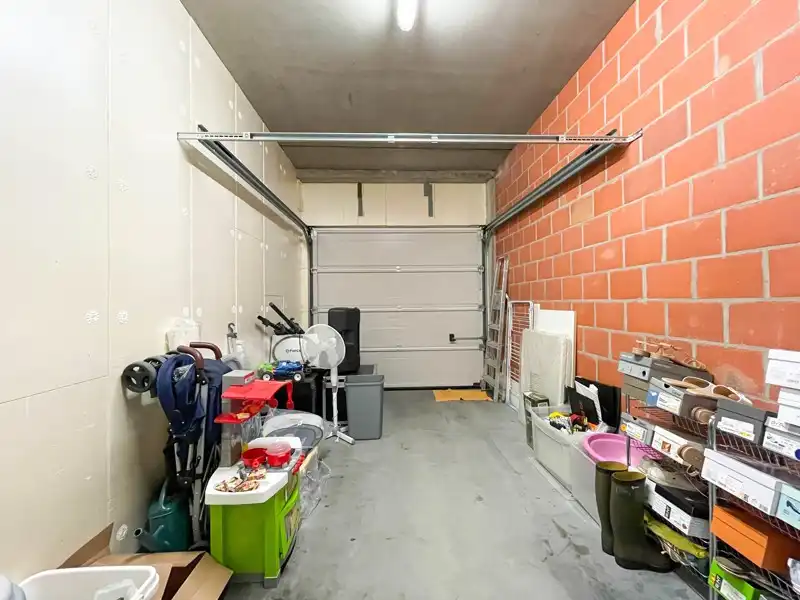 Modern appartement met 2 slaapkamers, terras en garage op centrale ligging te Wakken! foto 16