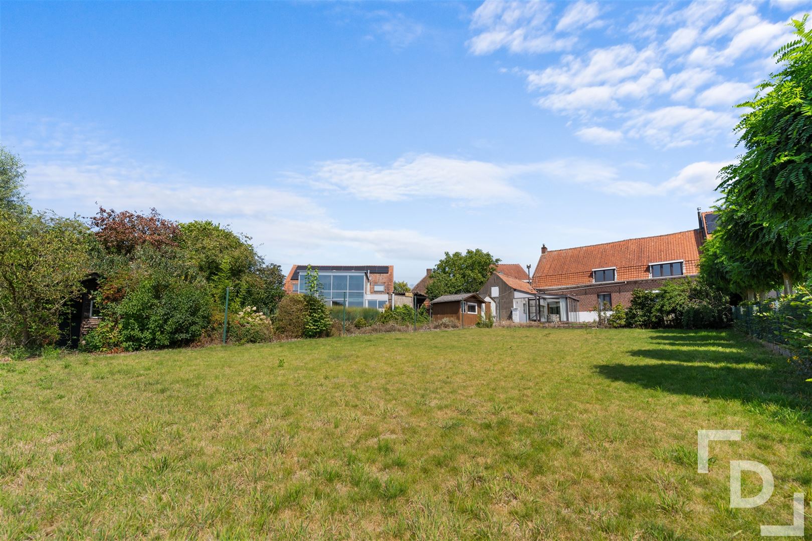 Ruime te renoveren woning te koop in Geluveld. foto 35