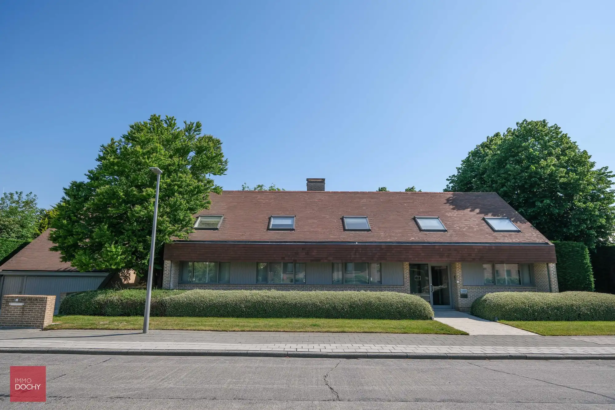 Ruime villa op toplocatie met binnenzwembad en praktijruimte foto 10