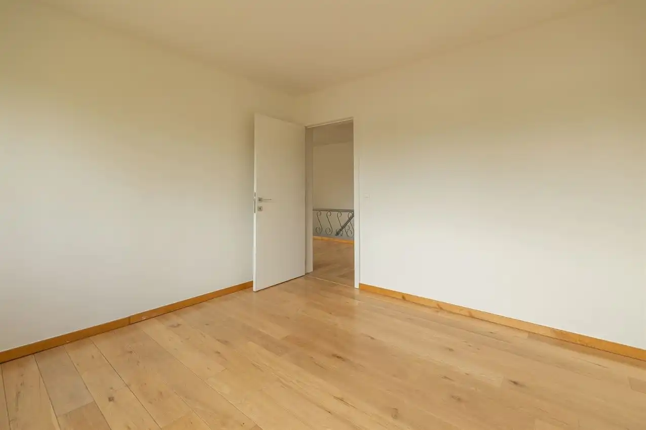 Volledig gerenoveerde woning met 3 slpk., veranda en magnifiek zicht vandaaruit foto 32