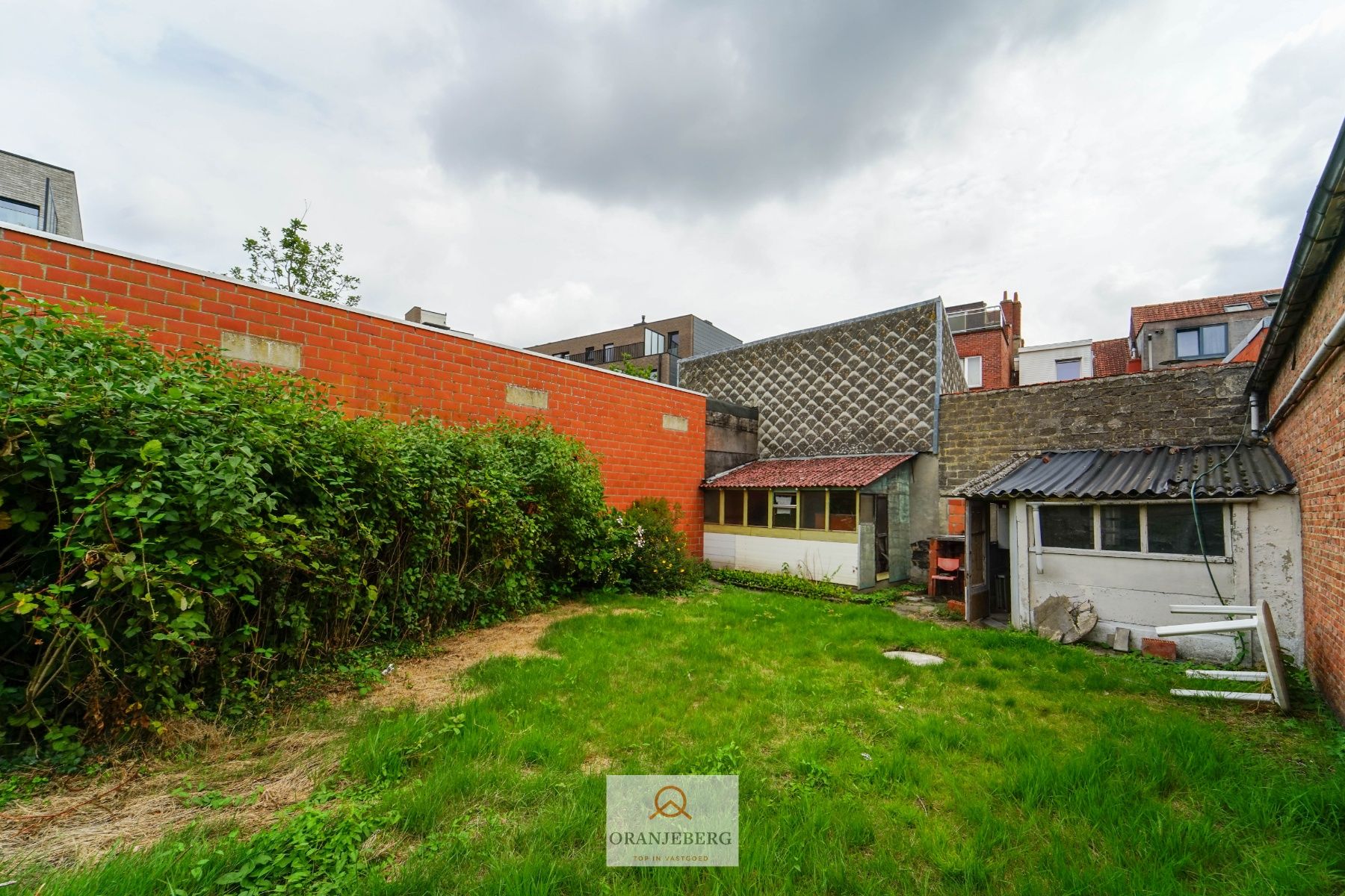 Goed bereikbare rijwoning nabij UZ met 6 slaapkamers te huur foto 5