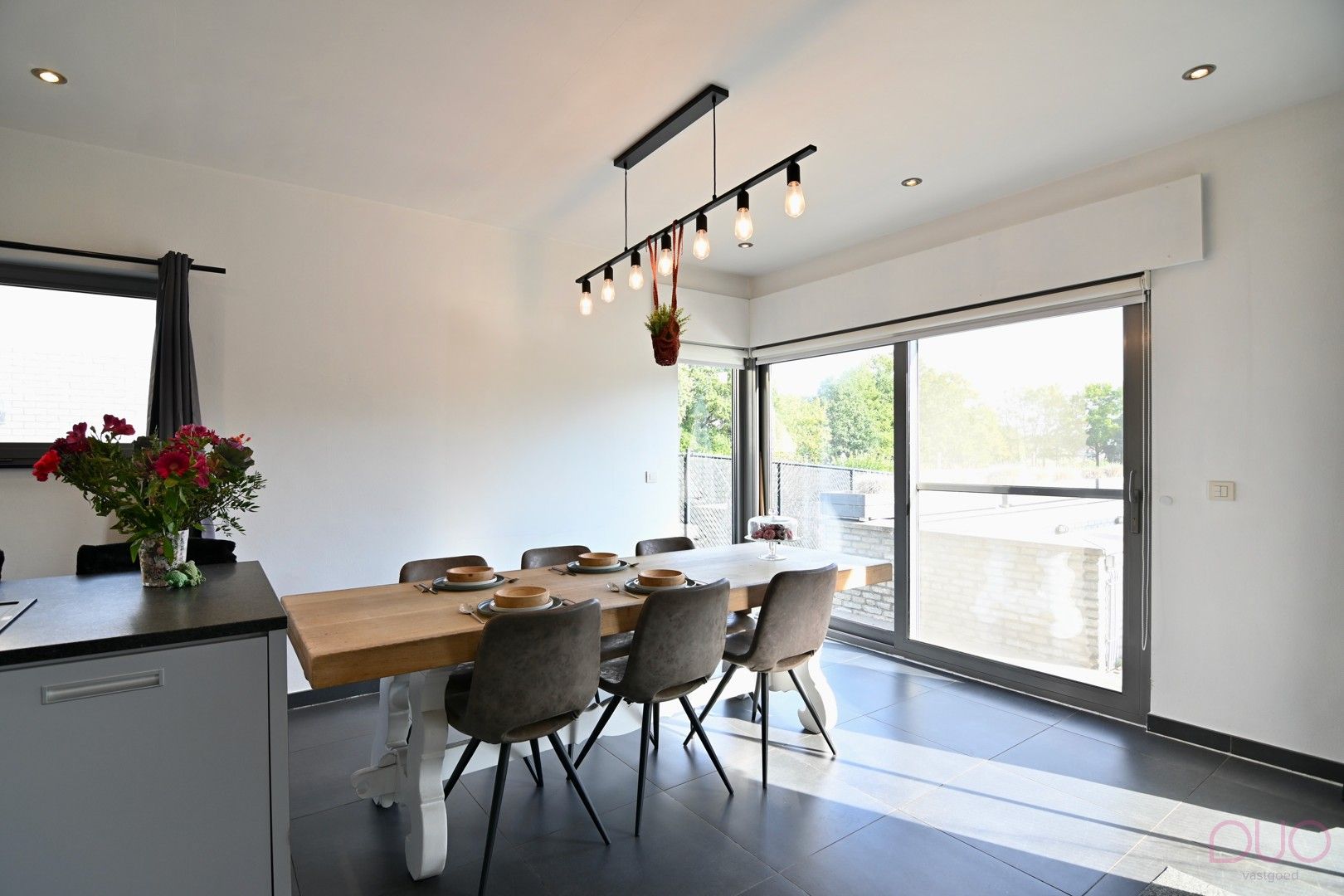 Knappe instapklare villawoning met vijf slaapkamers, verwarmd zwembad op 21a59ca foto 11