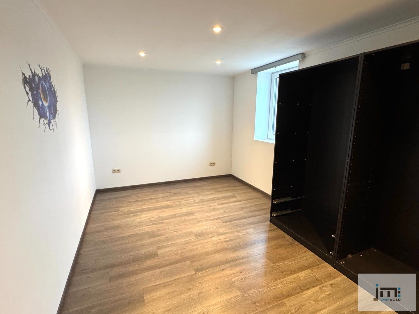 Ruime moderne woning met grote kelder foto 13