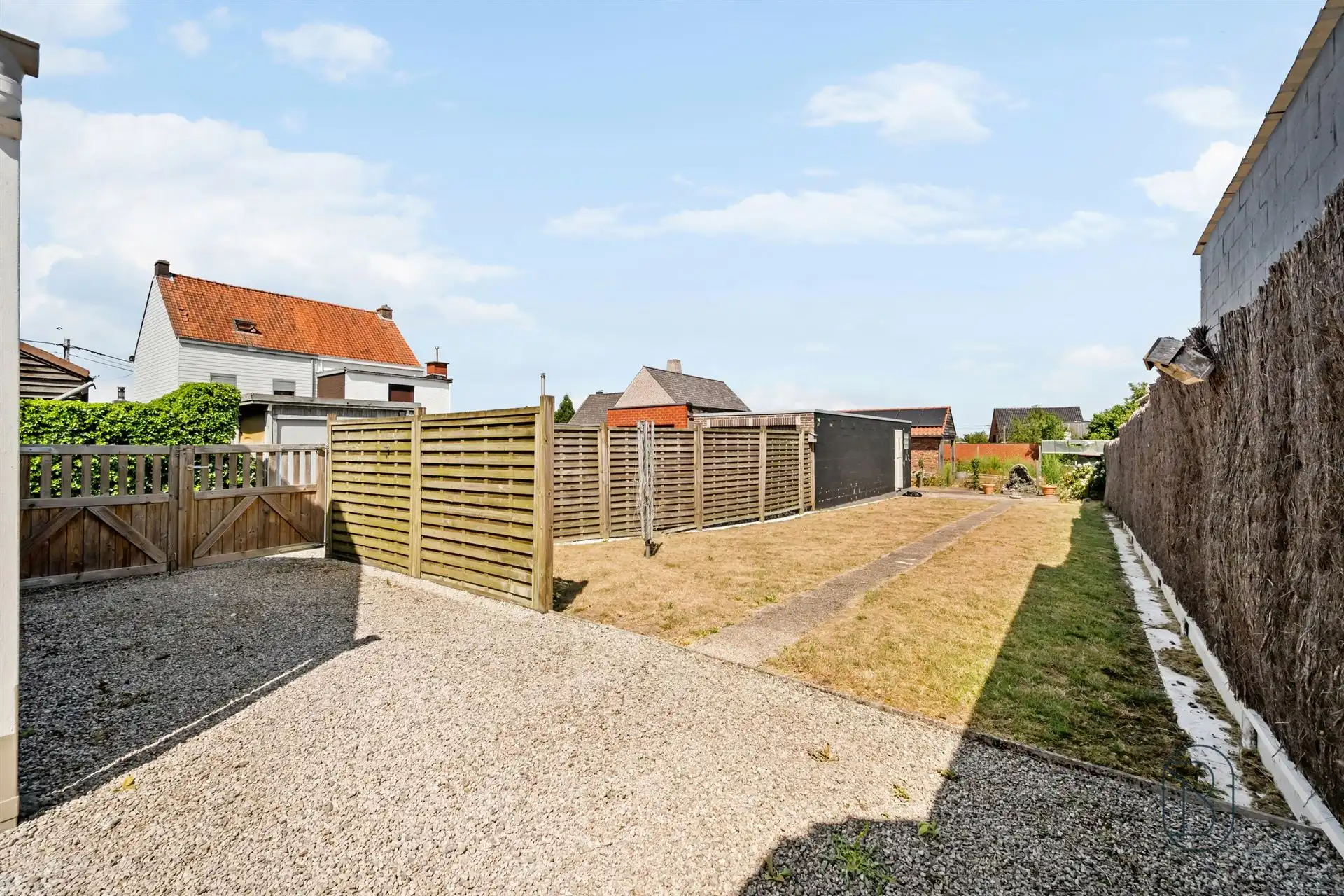 Ruime gezinswoning met 3 slpk, tuin en garage foto 4