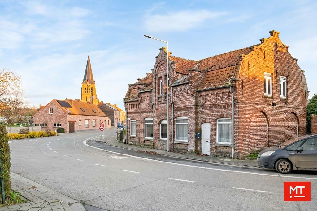 Hoofdfoto van de publicatie: Te renoveren alleenstaande woning in de dorpskern van Wulvergem (Heuvelland)