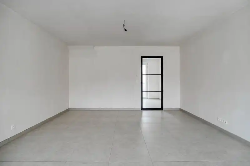 Prachtige, verrassend ruime nieuwbouwwoning met 3 slaapkamers én inpandige garage te koop in Dentergem! foto 4