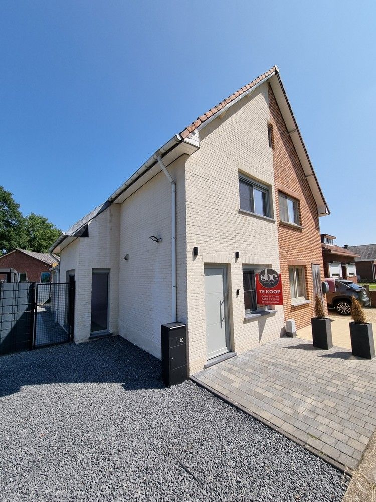 Mooie, gerenoveerde woning met prachtig terras en ruime tuin foto 40