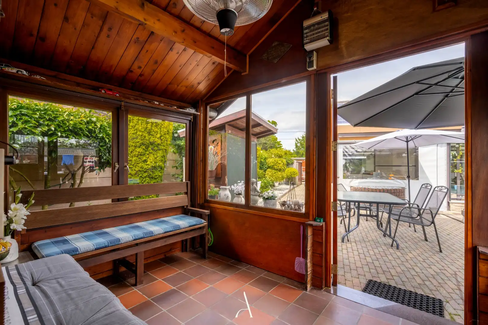 Instapklare gezinswoning met verwarmd zwembad en levensbestendige indeling op 840 m² foto 23