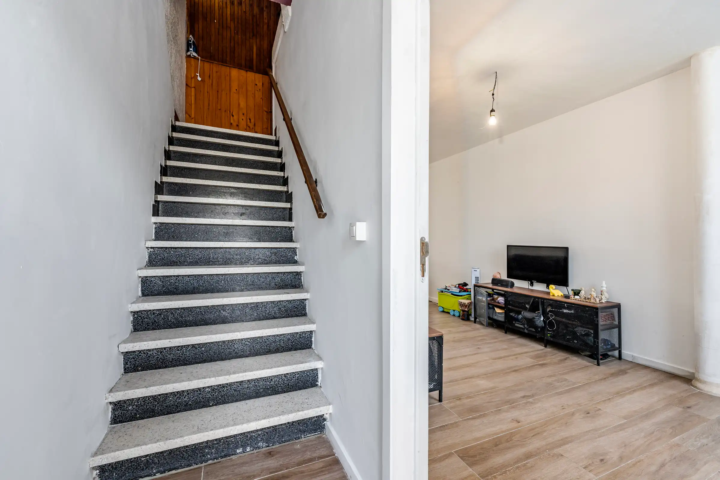 Gezinswoning met 5 slaapkamers met diepe tuin foto 16