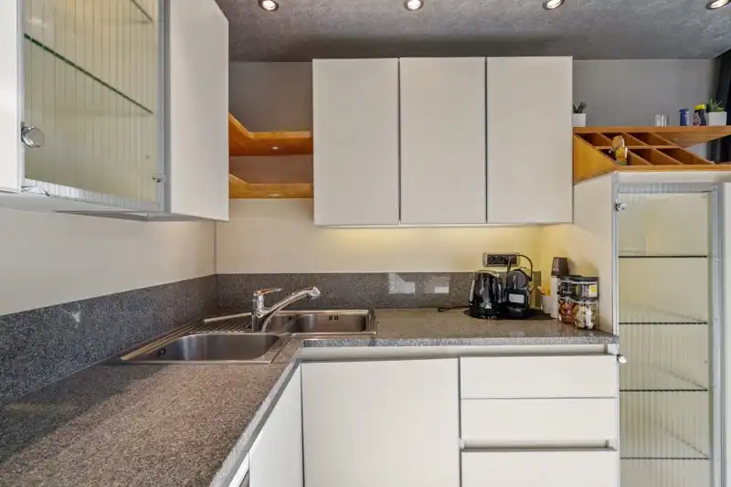 Ruime villa met zwembad  foto 12