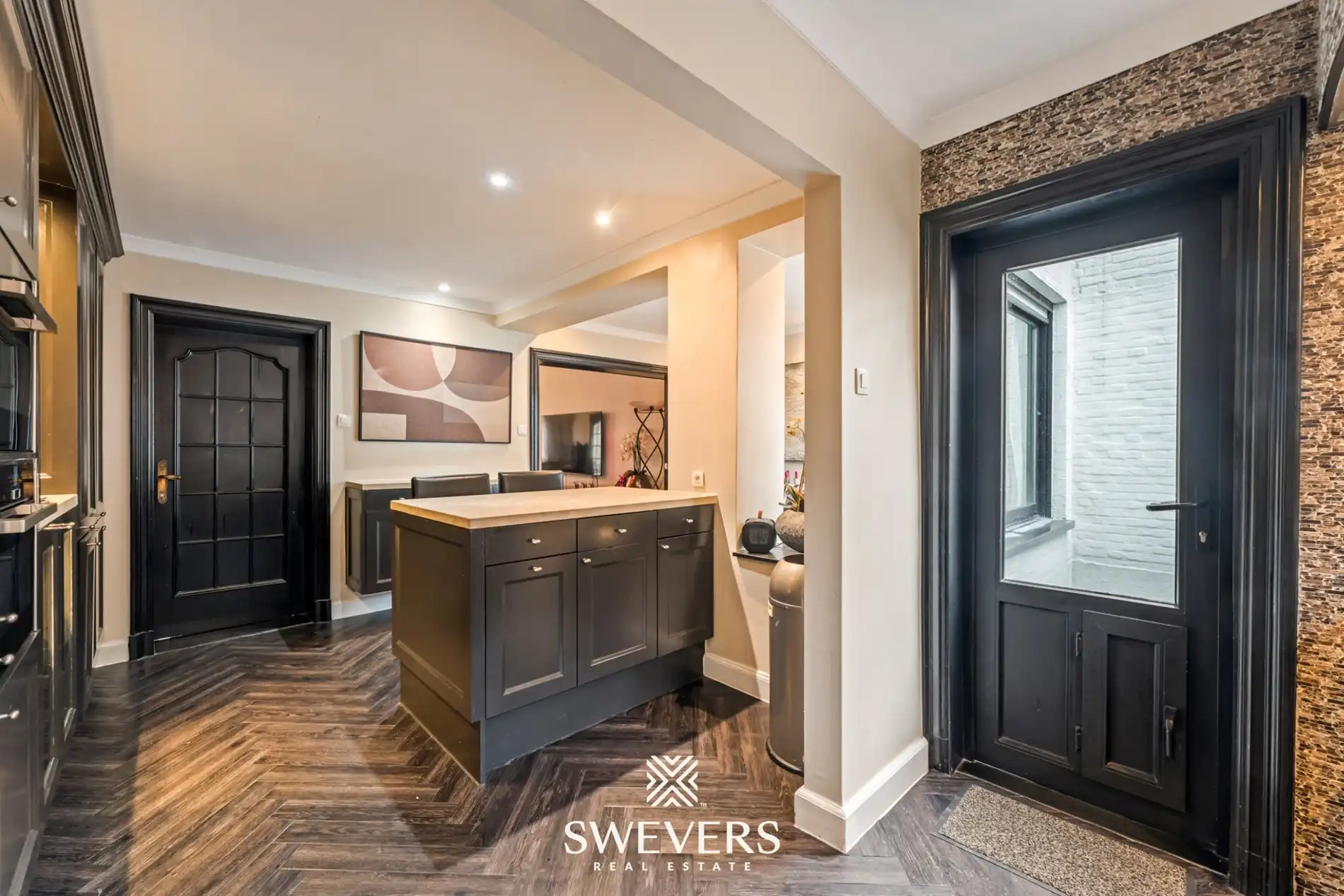 Exclusief gerenoveerde stadswoning met garage en drie terrassen in hartje Hasselt foto 11