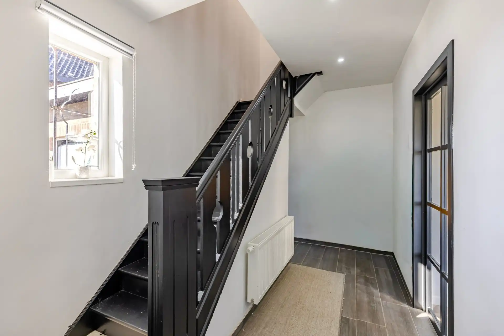 Instapklare woning met 2 slks, garage en tuin foto 2