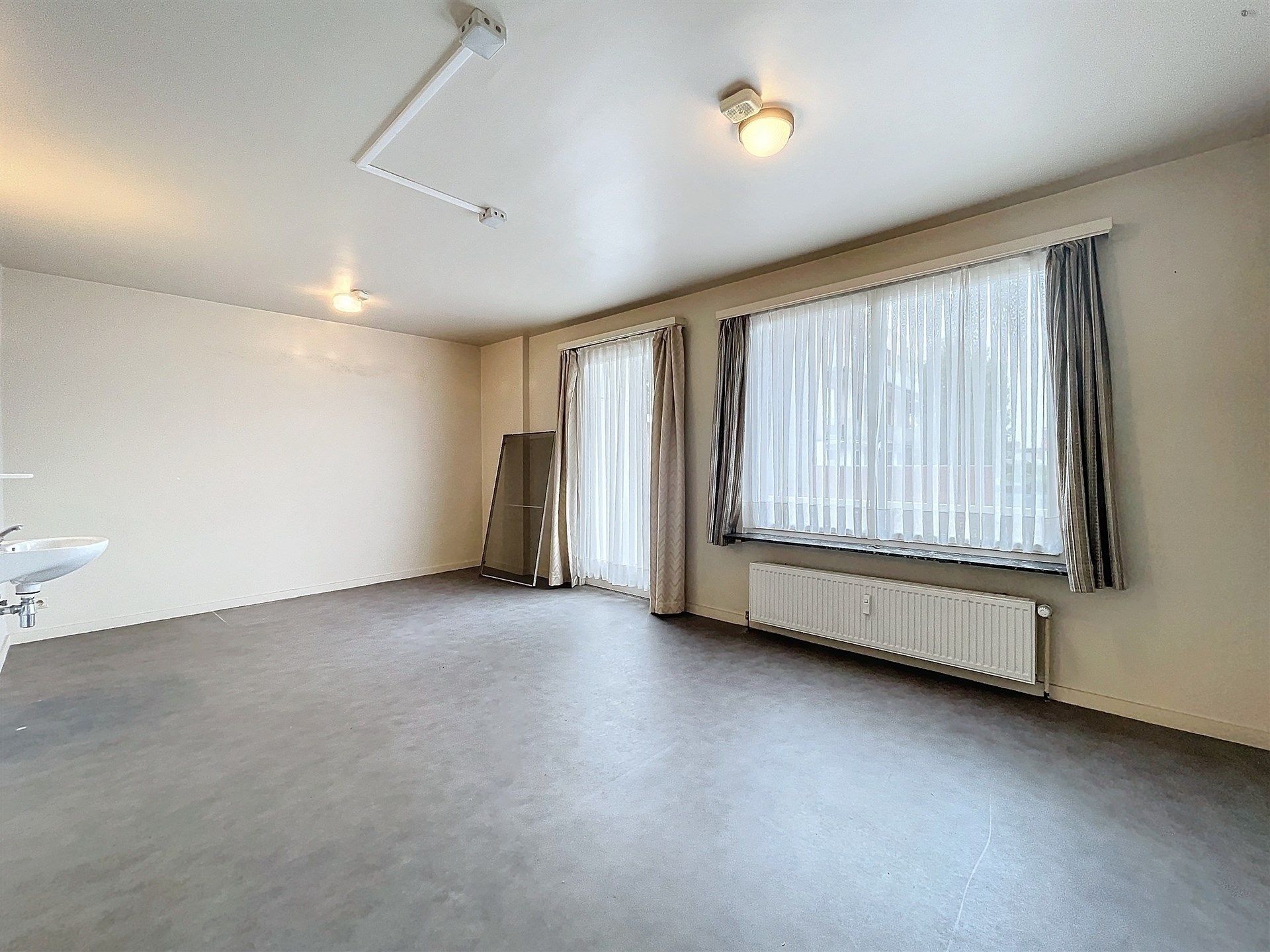 Ruim appartement met 4 slaapkamers en terras in Sint-Niklaas foto 6