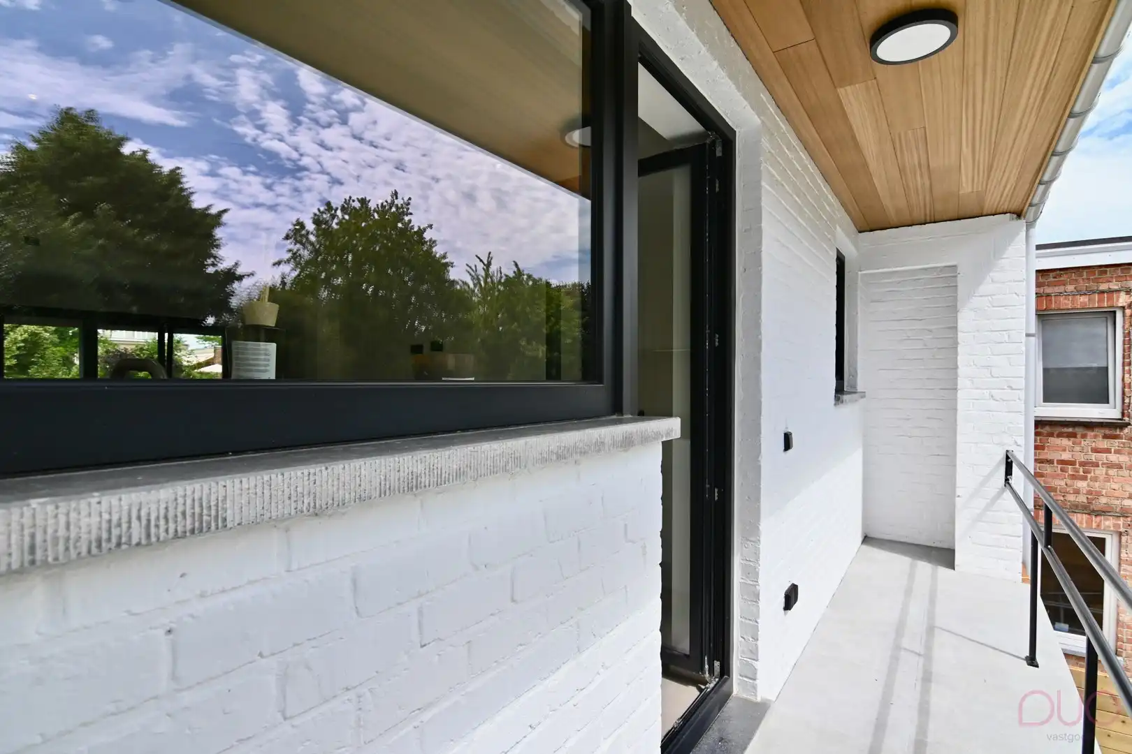 Volledig gerenoveerde woning met garage, terras en tuin - instapklaar afgewerkt! foto 11