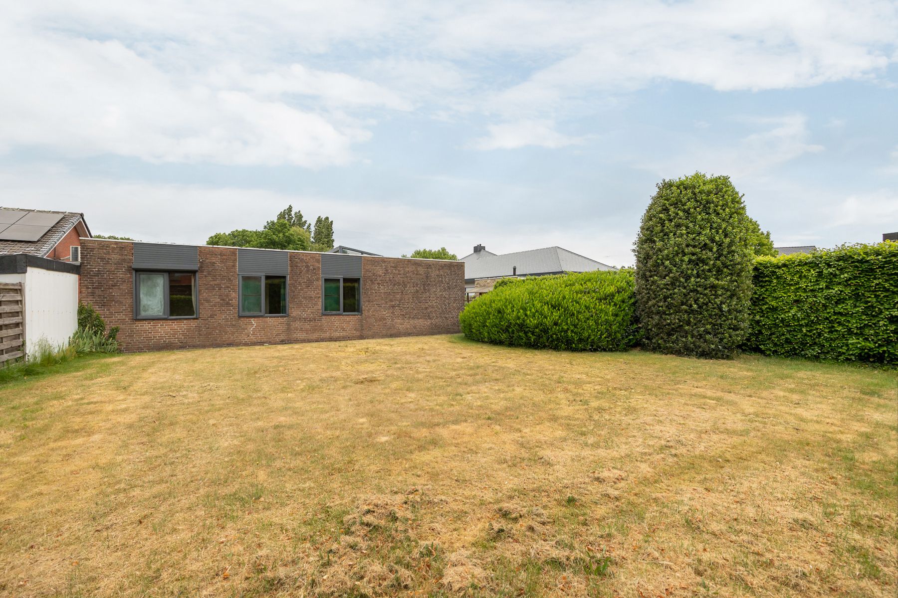 Laagbouwwoning met inpandige garage op een perceel van 561 m² in het centrum van Minderhout. foto 18