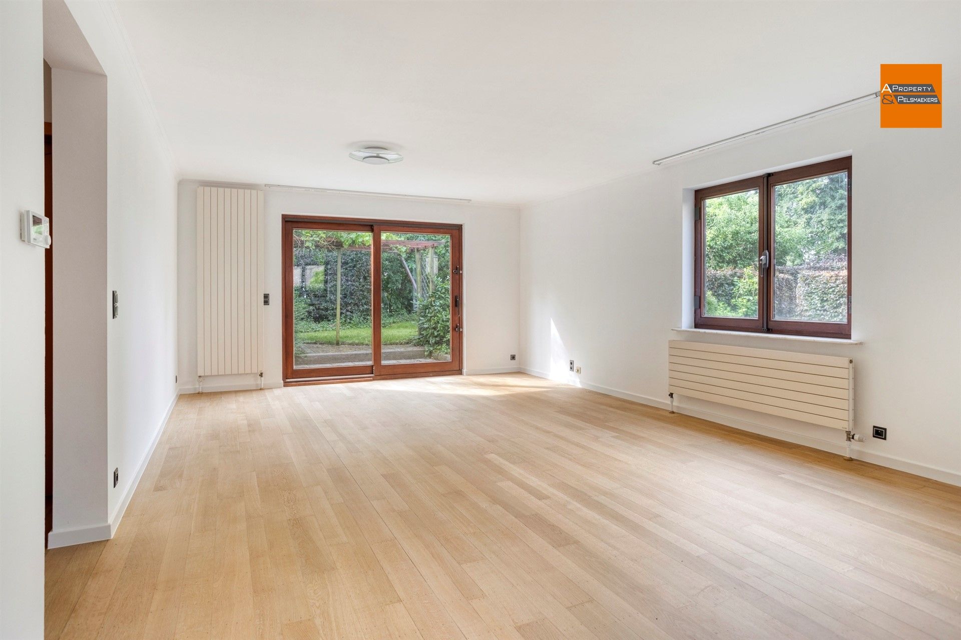 2 slaapkamers appartement met grote tuin foto 3