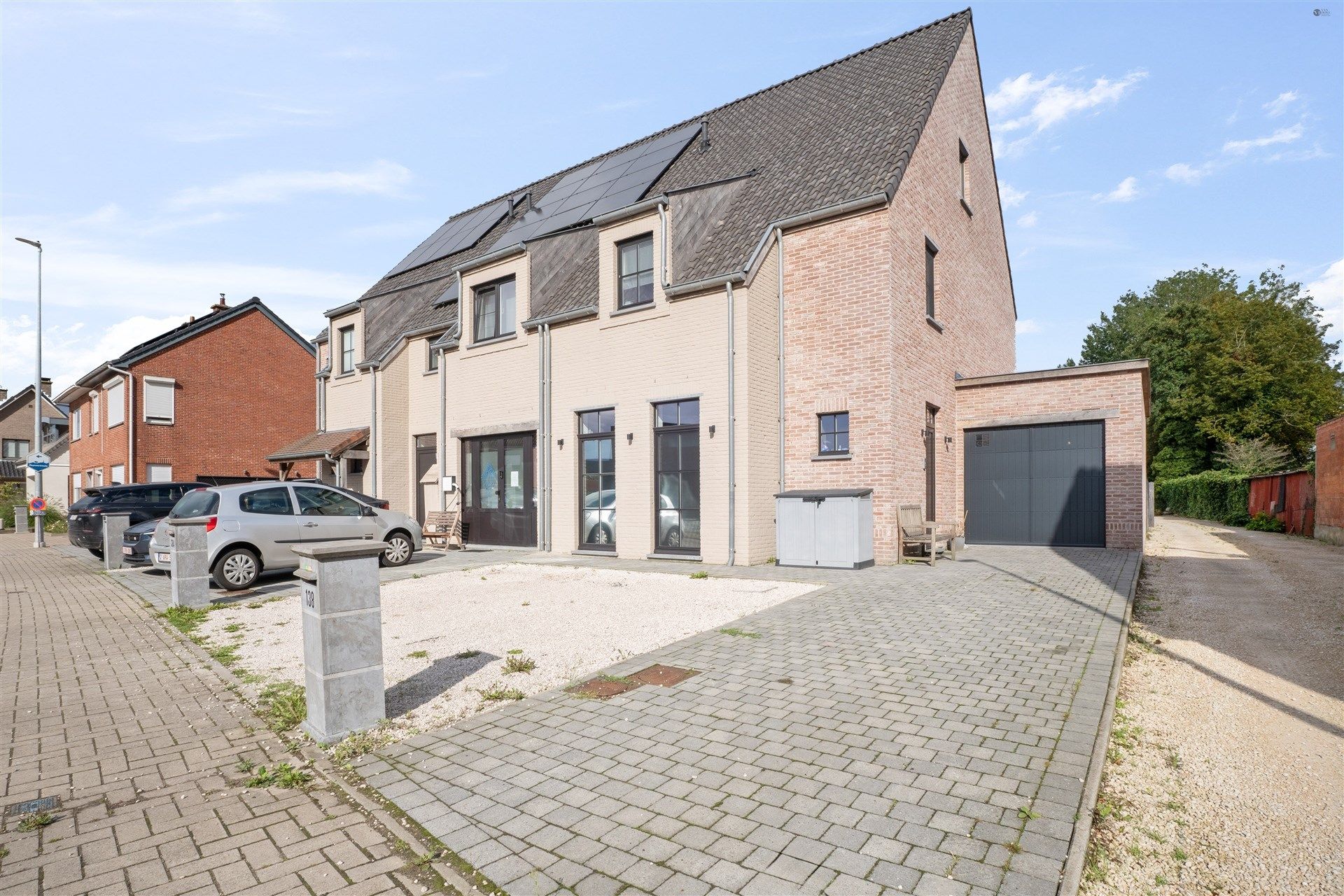 Recente woning 2019 - 4 slaapkamers - 2 badkamers foto 1