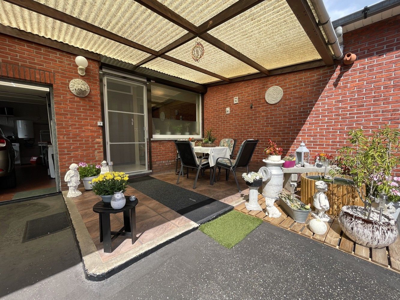 Gunstig gelegen, te renoveren gezinswoning met verzorgde tuin foto 11