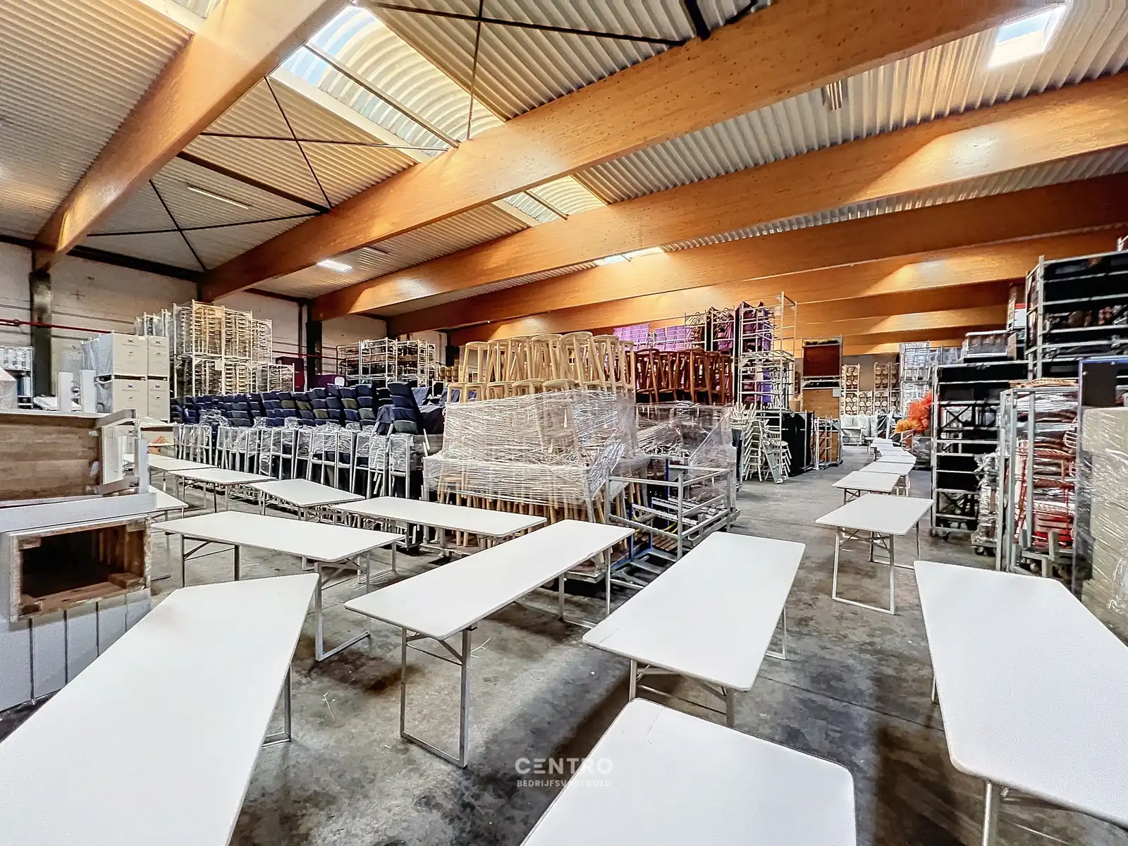 Opslagplaats ( ± 2.000m²) met 7m vrije hoogte vlakbij de havenkop te Roeselare! foto 6