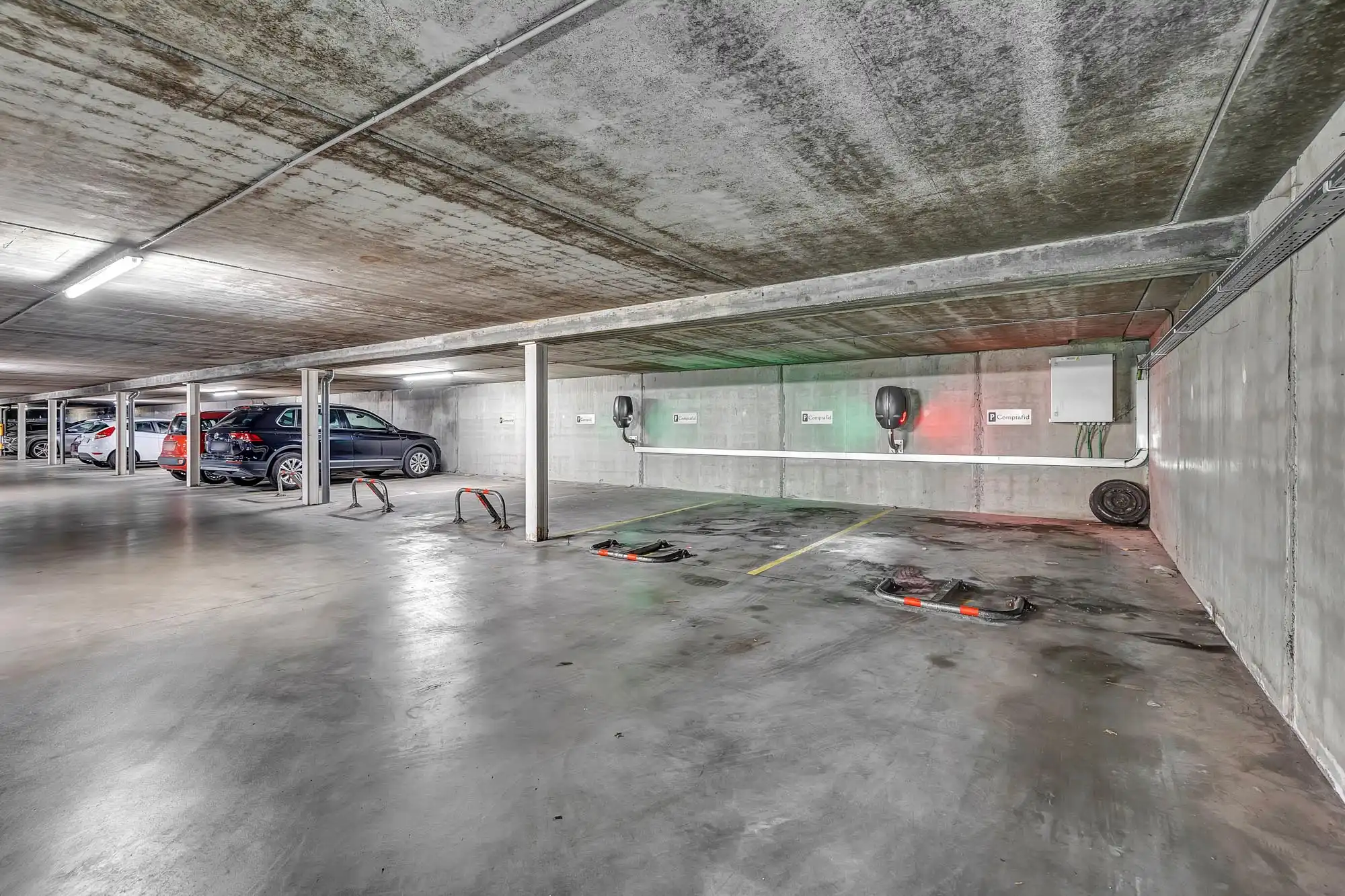 Instapklaar commercieel gelijkvloers op strategische locatie foto 29