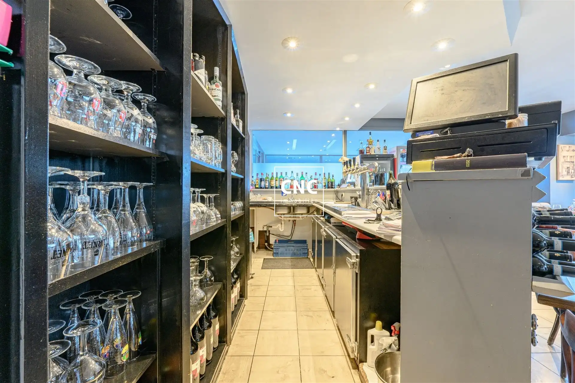 Zeer ruim en instapklaar handelspand aan Zeedijk-Heist foto 12