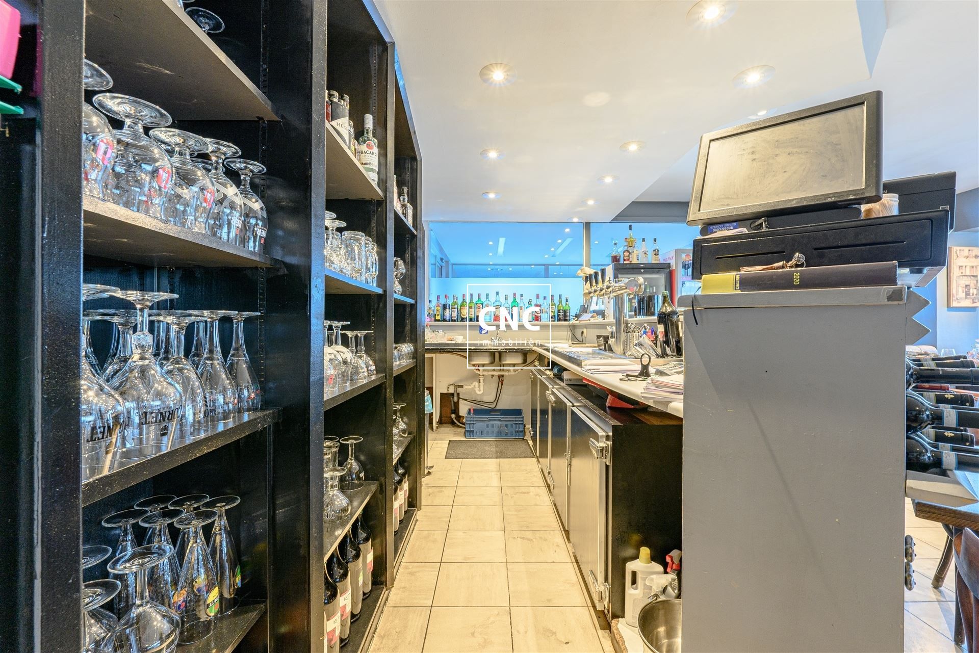 Zeer ruim en instapklaar handelspand aan Zeedijk-Heist foto 12