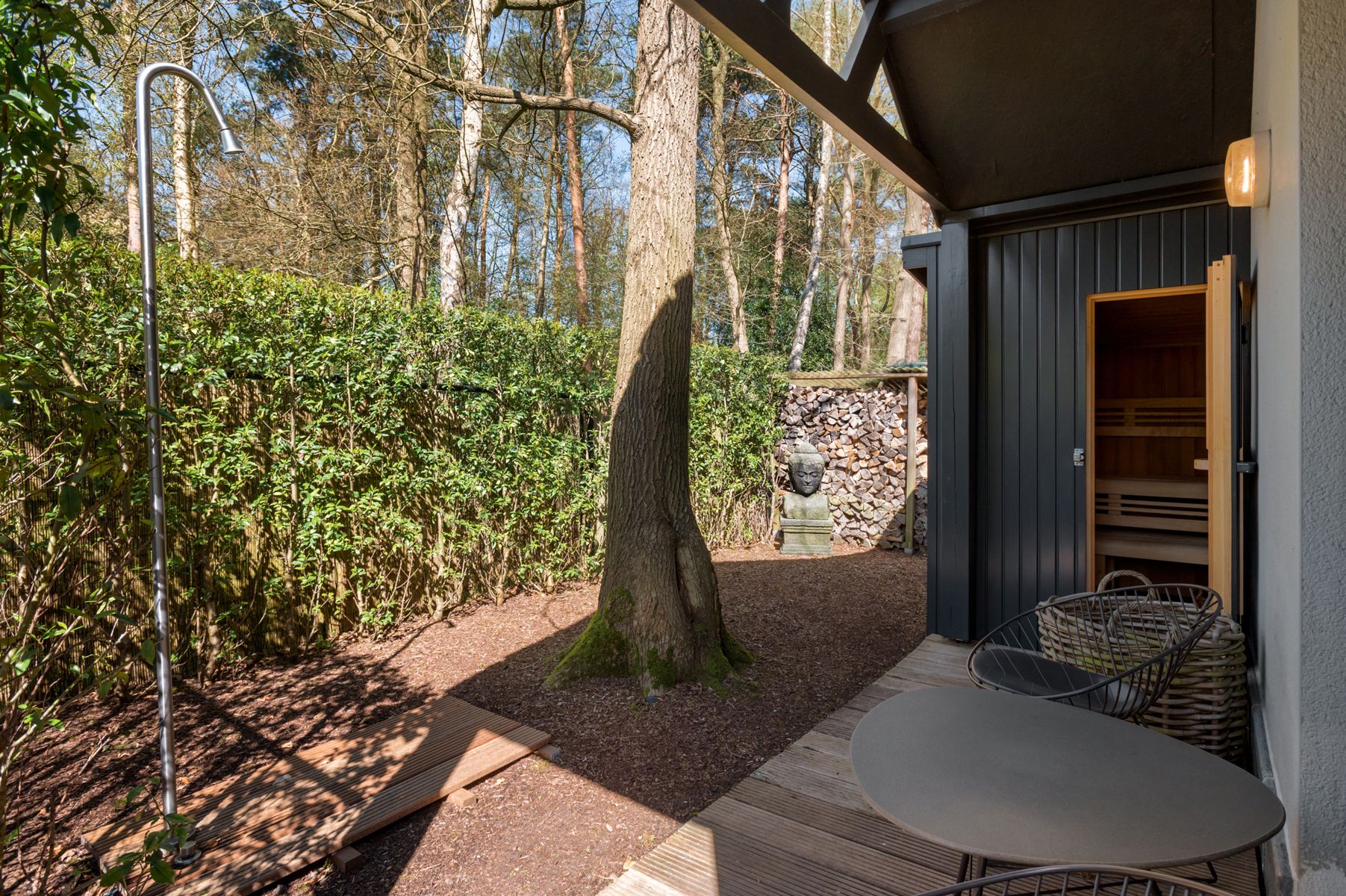 Luxueuze gelijkvloerse villa met zwemvijver op ca. 898 m². foto 28