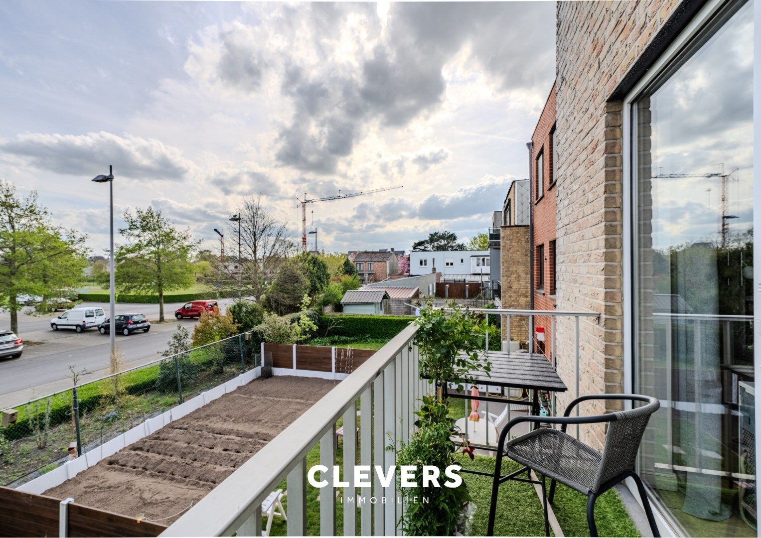 Opbrengsteigendom met 3 appartementen en 2 garages foto 6