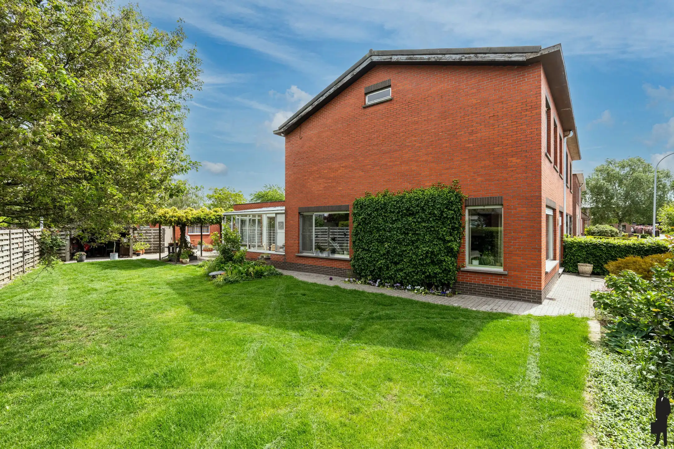 Charmante gezinswoning met tuin en garage op topligging in Hoogstraten foto 3