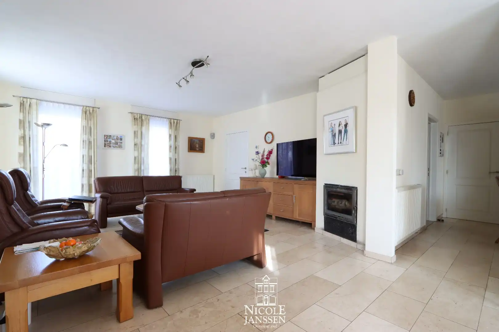 Ruime gezinswoning met mogelijkheden foto 9