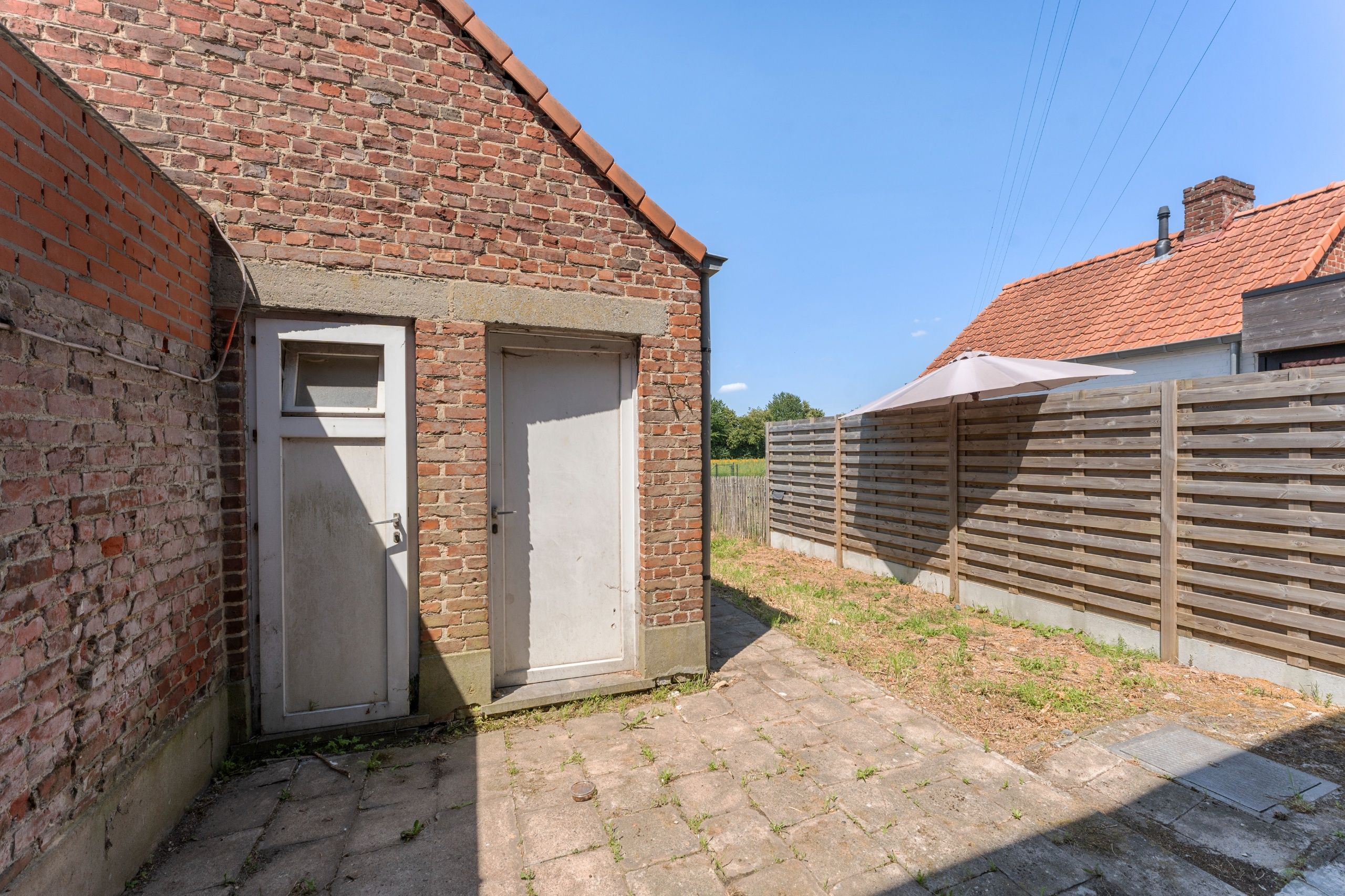 Centraal gelegen verder af te werken rijwoning op 250m2 foto 15