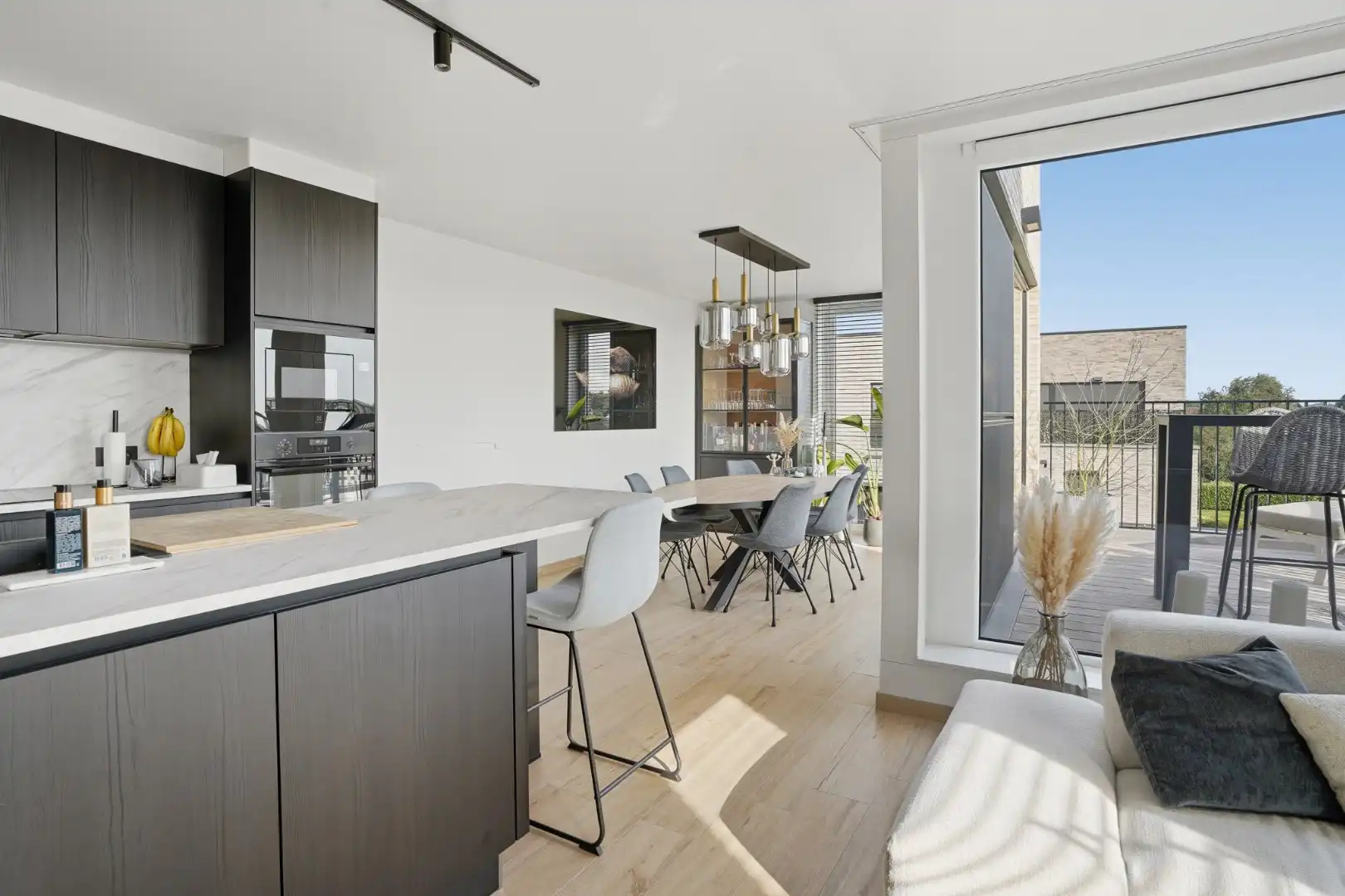Prachtig instapklaar appartement met terras, groen zicht en autostaanplaats foto 4