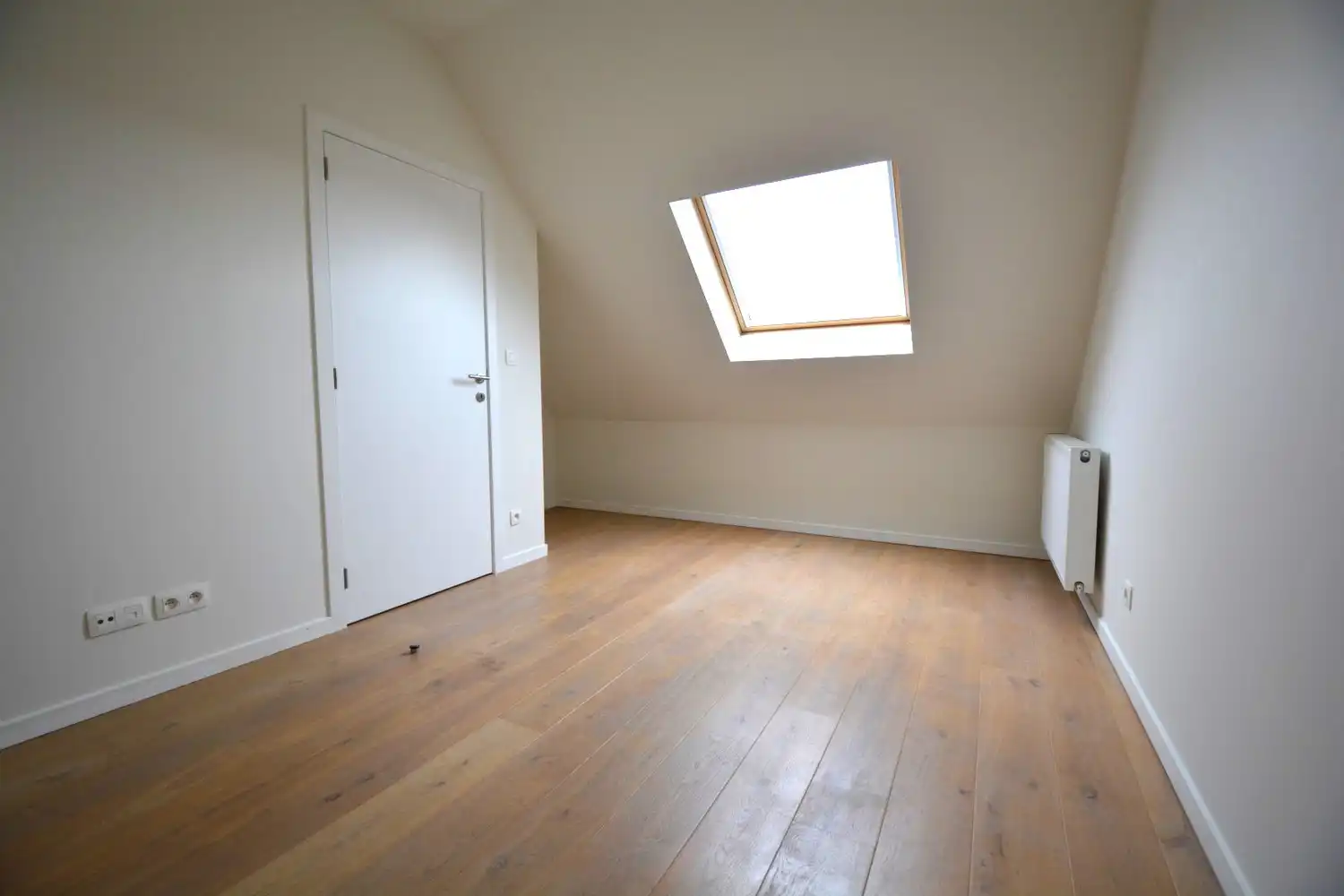 RUIM APPARTEMENT MET 2 SLK, TERRAS EN PARKING! foto 9