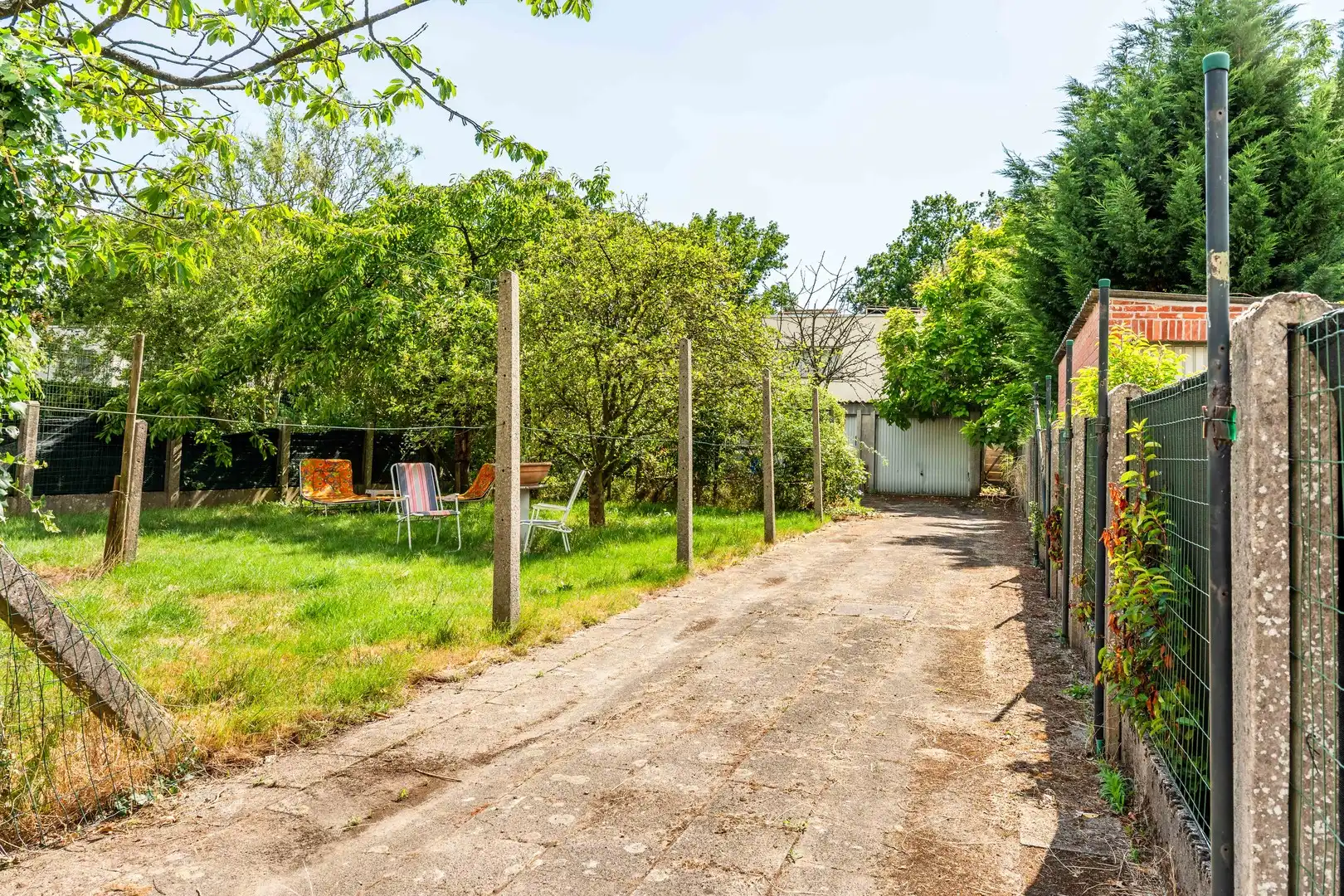Charmant halfopen huis met 3 slaapkamers, garage en ruime zolder in Brasschaat - perfect voor jouw gezin! foto 13