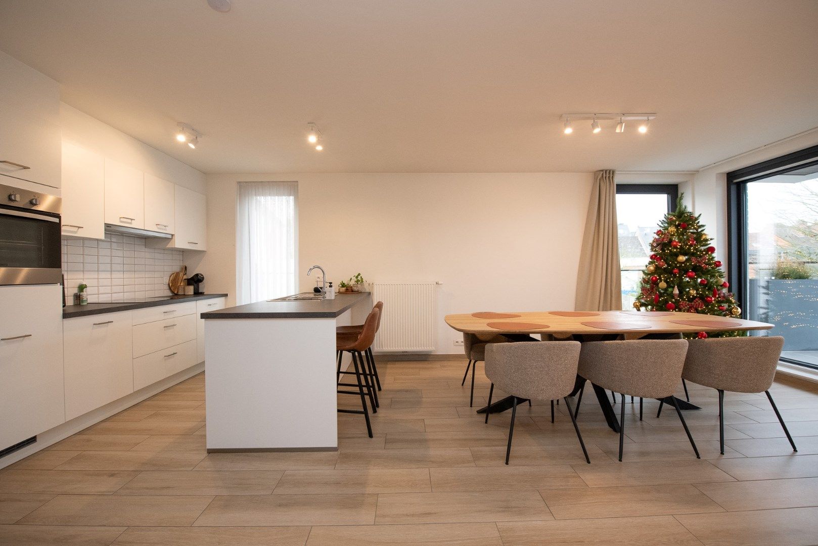 Prachtig nieuwbouwappartement  TE HUUR vlakbij park Baron Casier te Waregem.  foto 4