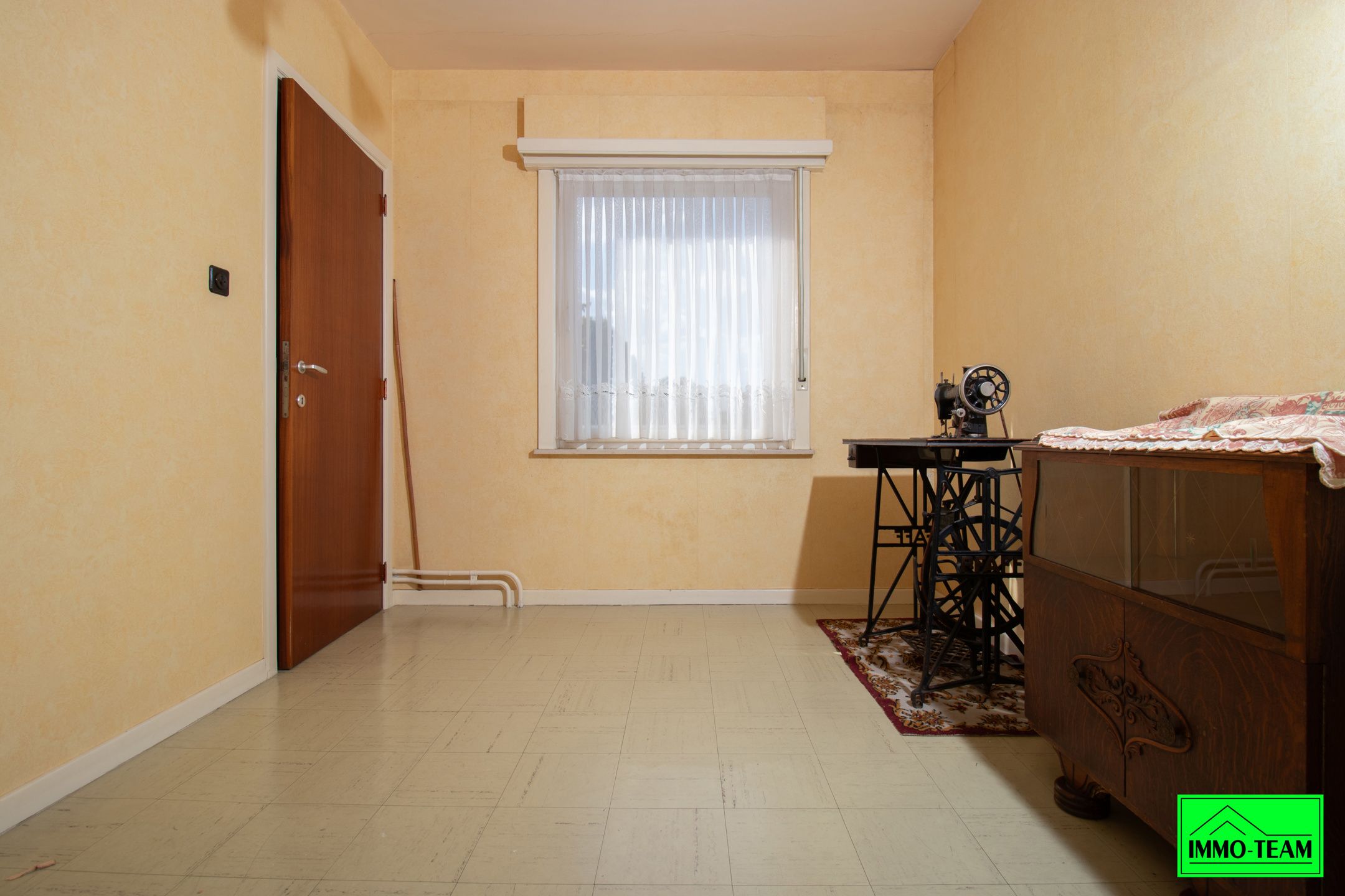 Solide op te frissen 2-gevelwoning met 4 slaapkamers foto 15