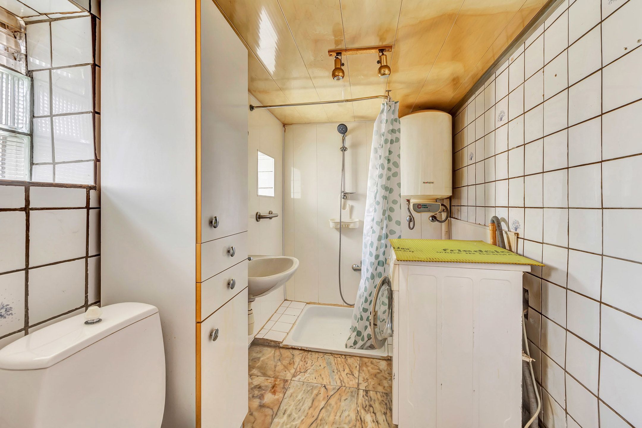 Charmante te renoveren woning met 4 slpks en tuin foto 11