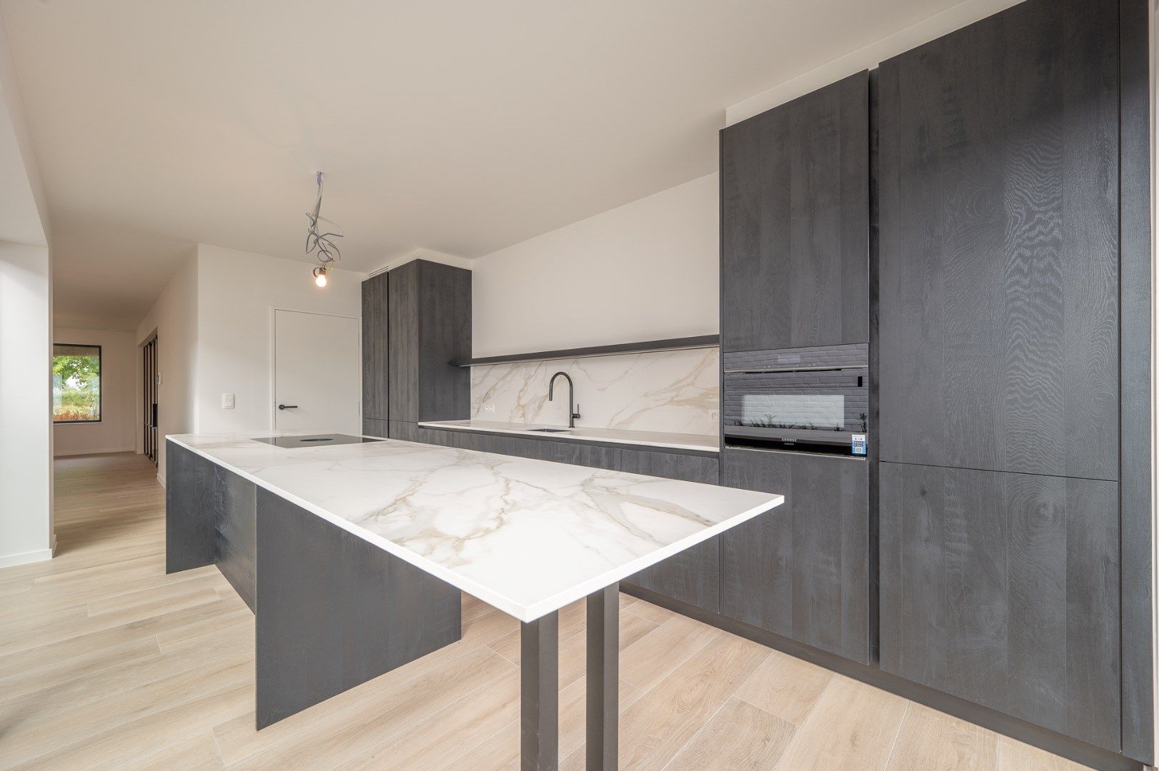 Prachtig afgewerkte woning, zeer rustig gelegen nabij het centrum foto 2