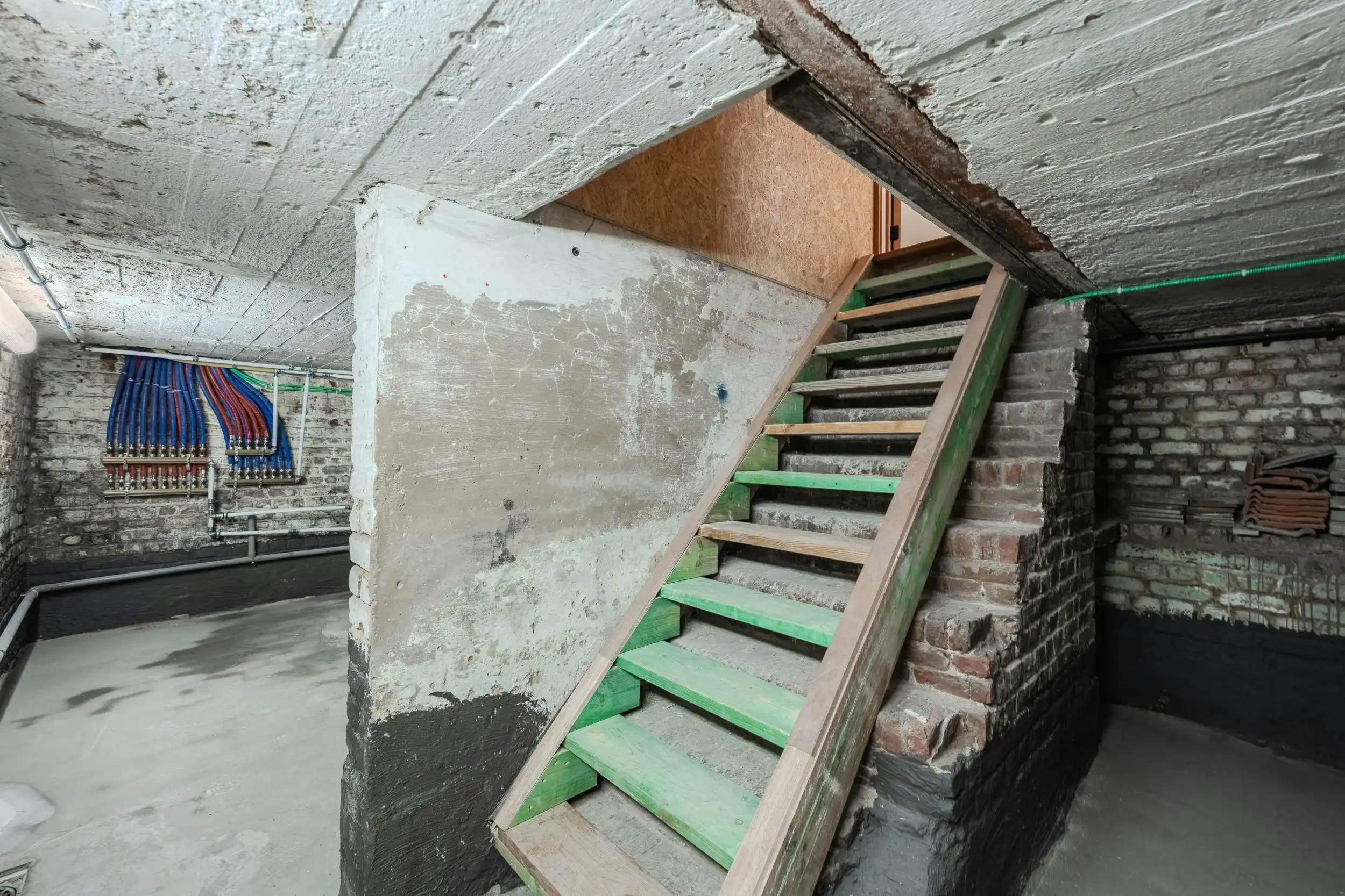 Totaal gerenoveerd huis te koop in hartje Ieper foto 26