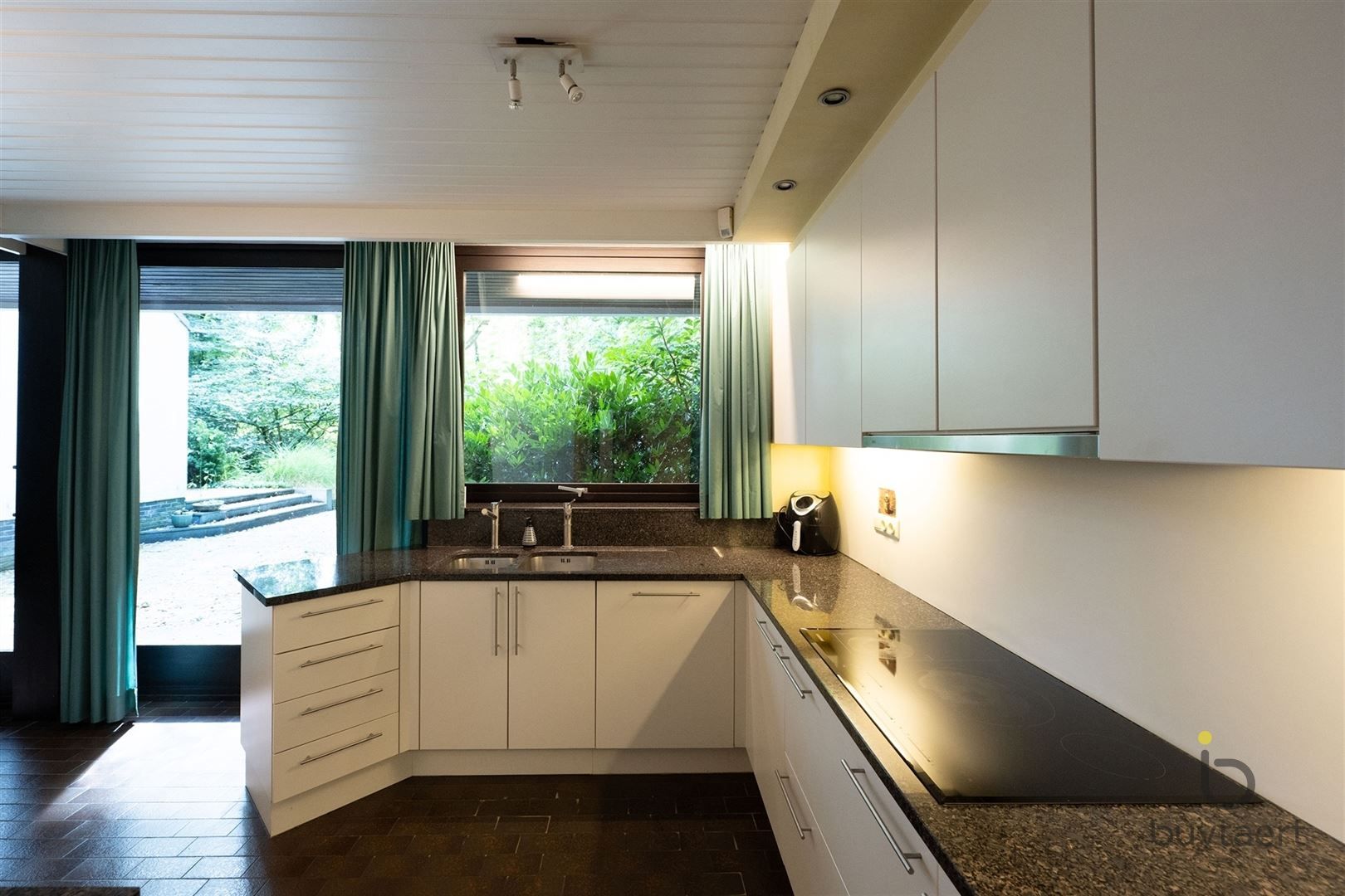 RUIMTE, LICHT ÉN KARAKTER: TE RENOVEREN 70’S VILLA MIDDEN IN HET GROEN! foto 20