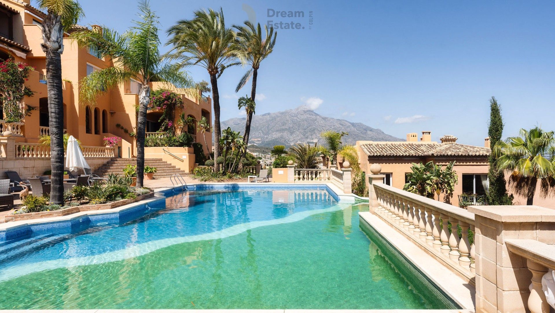 Luxurious penthouse with open sea views in Nueva Andalucia, Marbella. foto 5