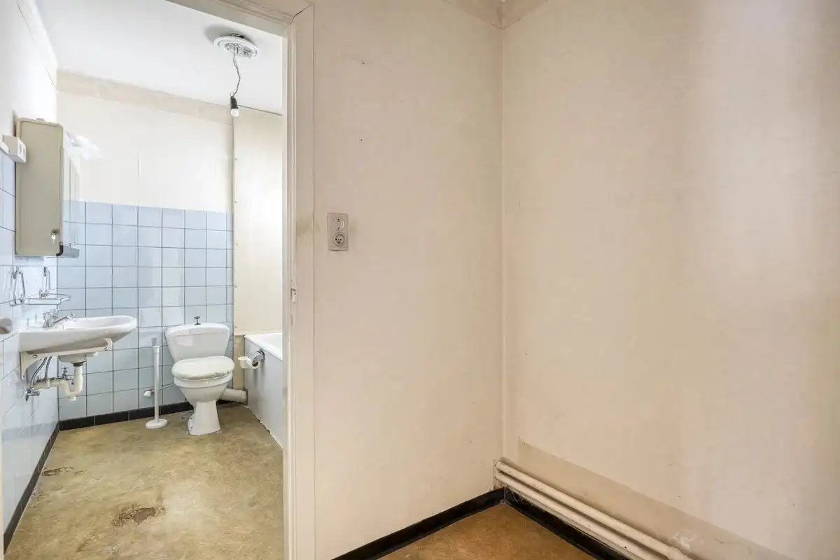 TE RENOVEREN APPARTEMENT MET 2 SLPK'S IN KURINGEN (HASSELT) foto 14