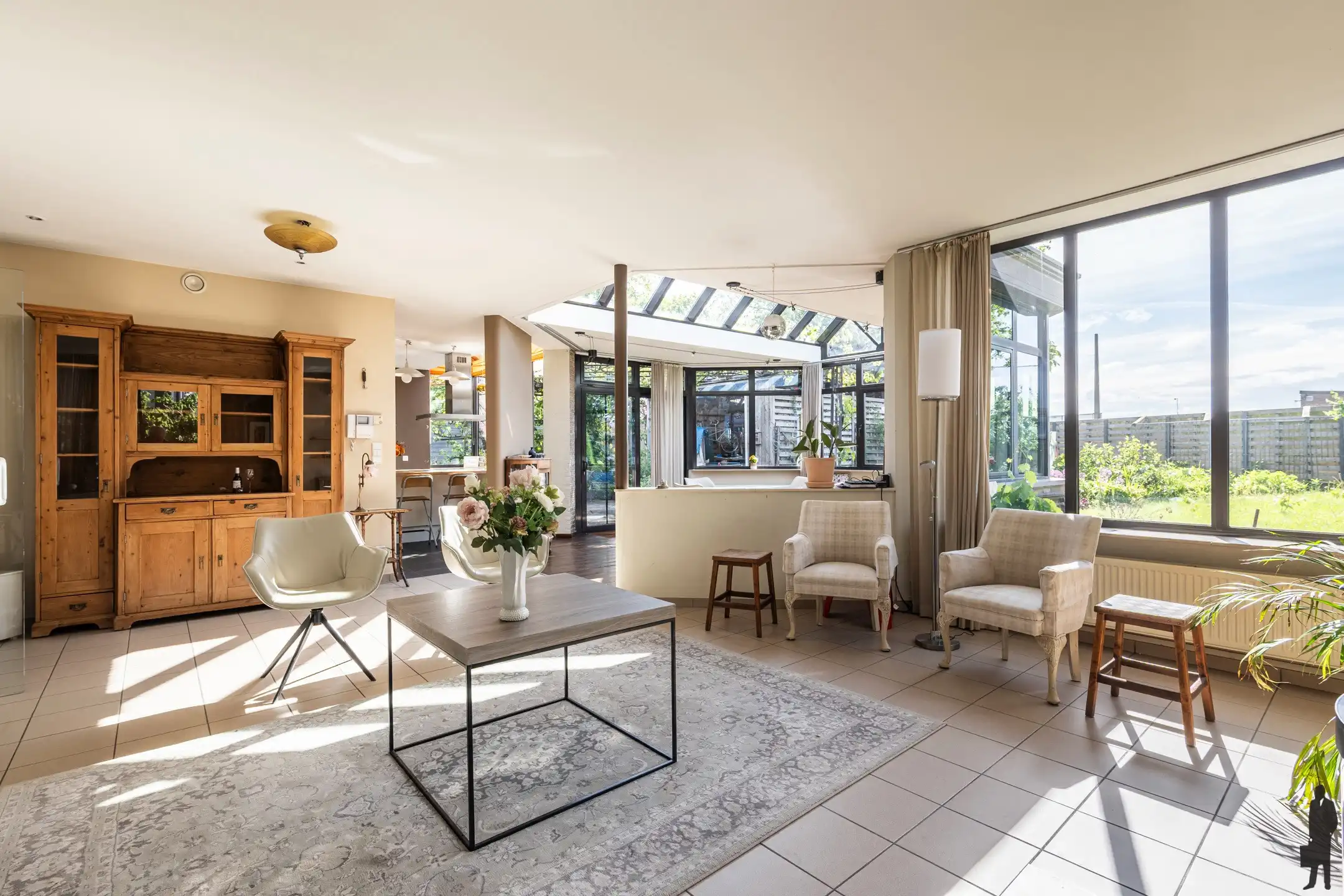 Vrijstaande, ruime gezinswoning met 5-7 slpk. en/of mogelijkheden tot kantoor - beroep aan huis foto 6