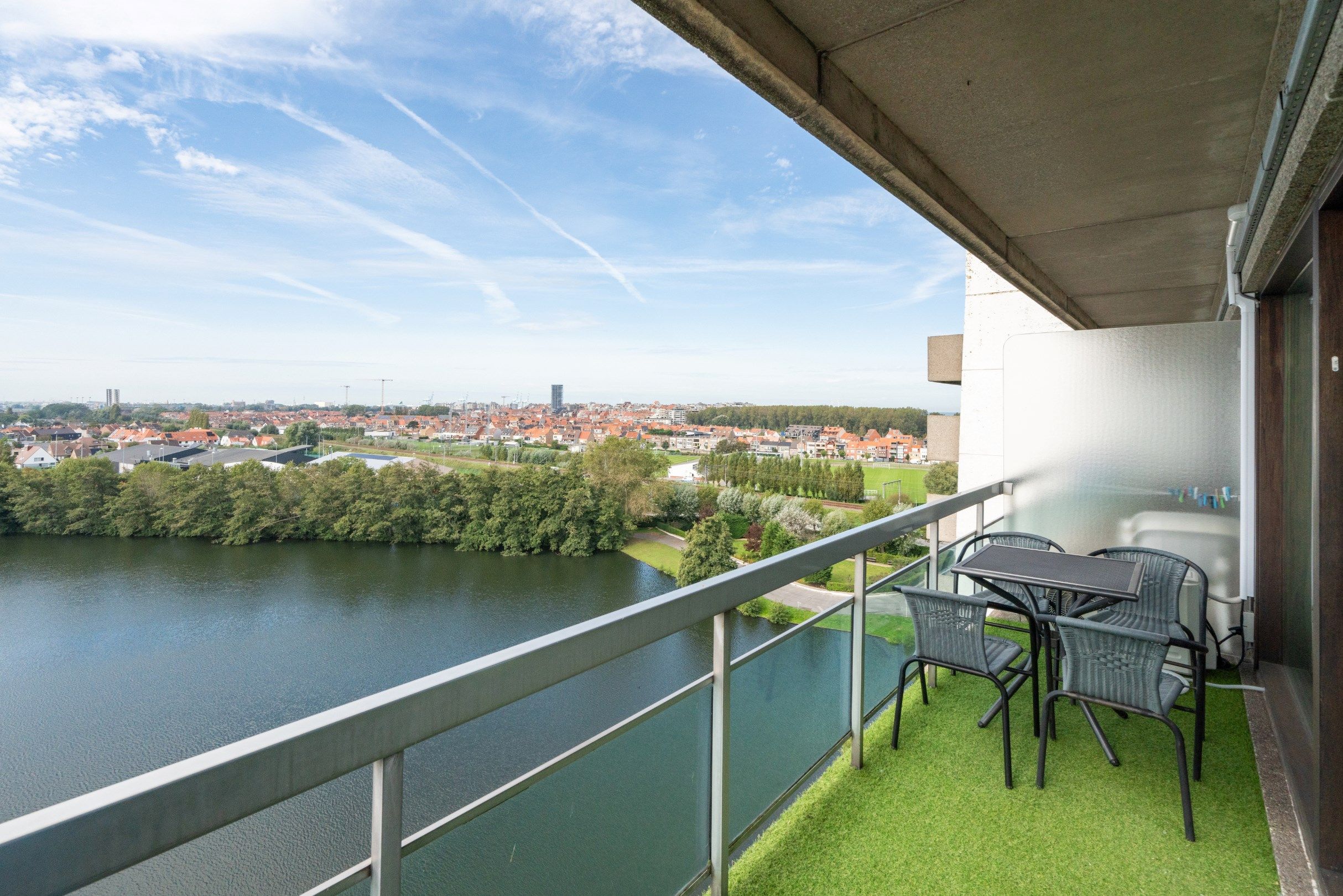 Vernieuwd appartement met mooi zonneterras te Knokke-Heist foto 2