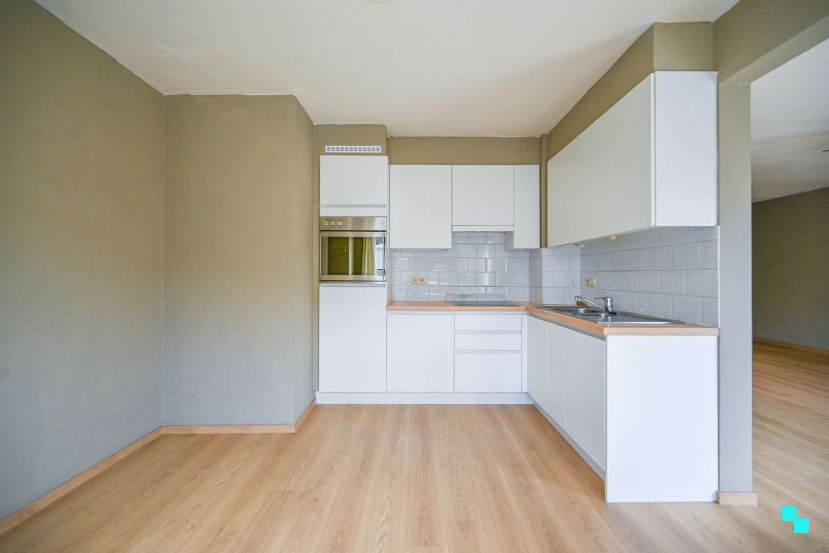 Tweeslaapkamerappartement nabij centrum Oostrozebeke foto 5