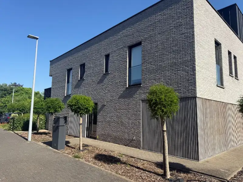 4 centraal gelegen app. met terras/tuin en garage! foto 2