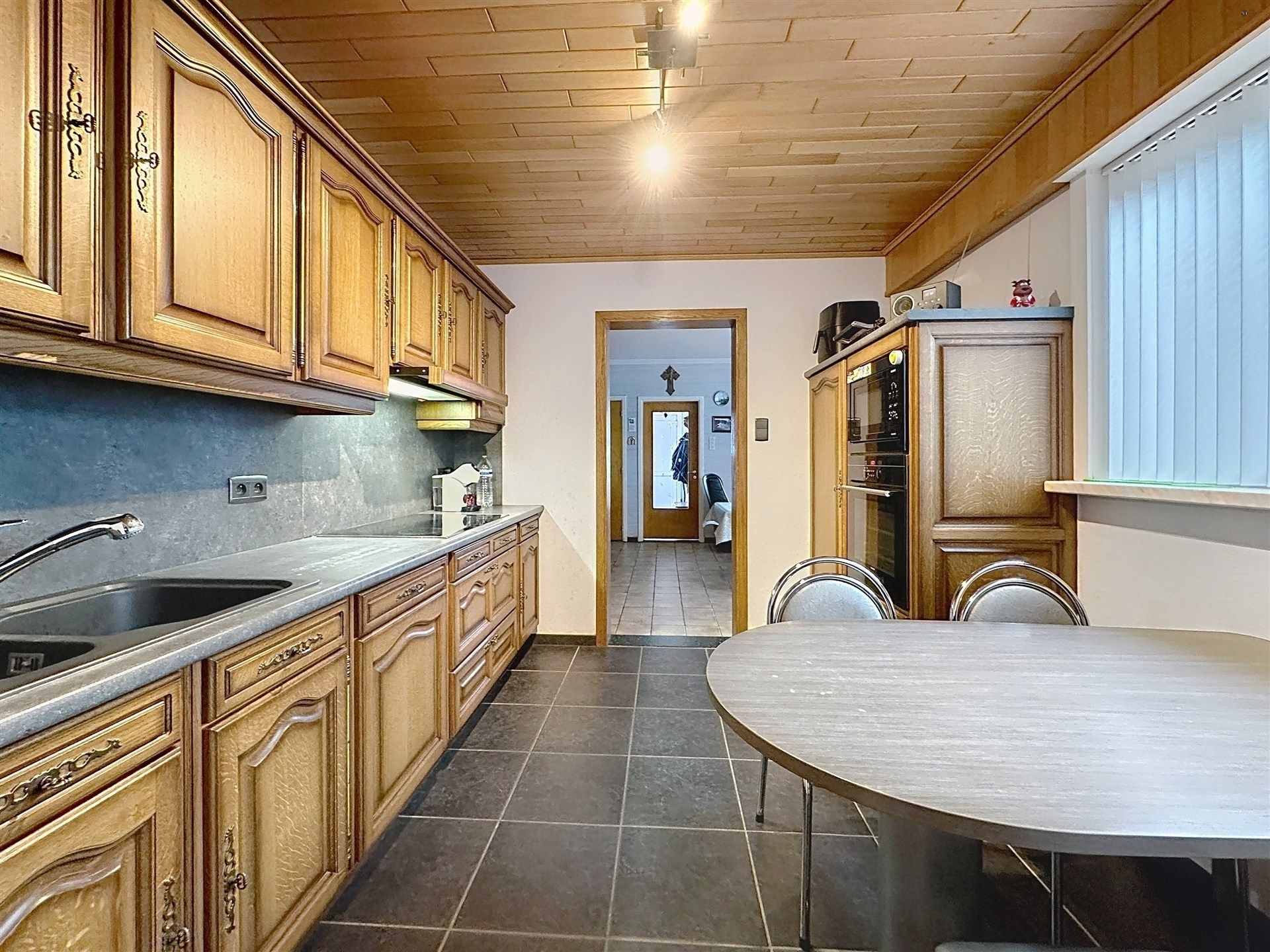 Prachtige open bebouwing met 4 slaapkamers en garage op perceel van 946m² foto 8